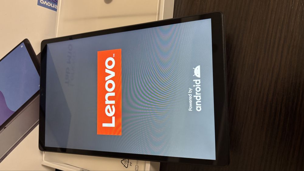 планшет Lenovo Tab M10 HD.