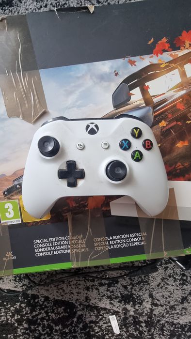 Xbox One S 1TB dorby stan