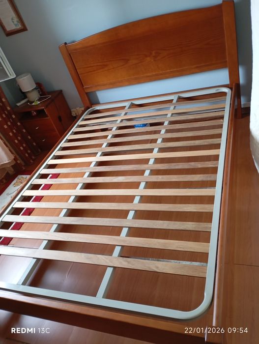 Cama de casal com colchão e estrado(valor negociável)