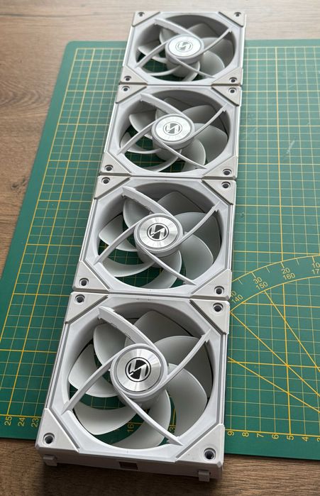 [4 szt.] Wentylatory Lian Li UNI FAN SL-INF 120 RGB white + kontroler