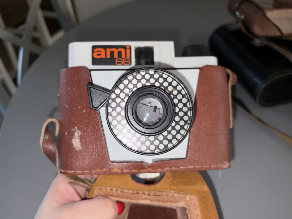Zabytkowy polski aparat fotograficzny Ami 66