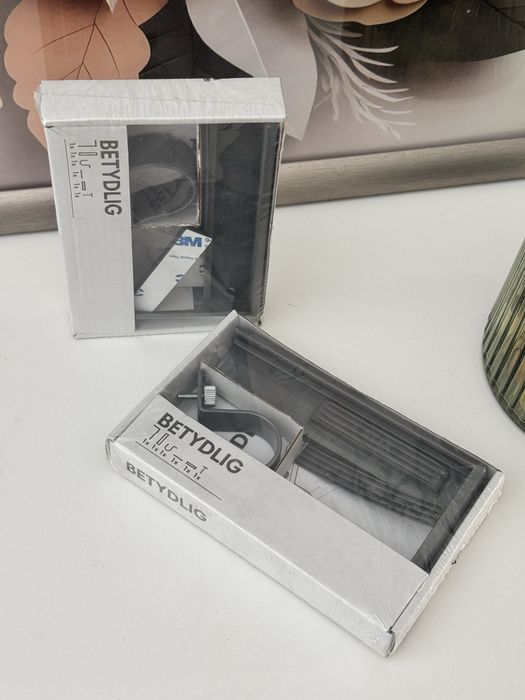 [ €3,00 ] Suportes p/ varões • Cinza • IKEA