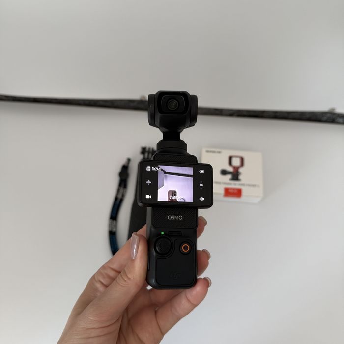 DJI OSMO Pocket 3 екшн камера преміум класу з якісним відео флешкою SanDisk осьова стабілізація ActiveTrack 6.0