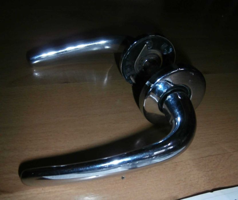 Klamka chrom z oddzielnym szyldem / używana / sprawna