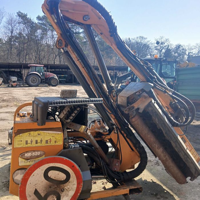Kosiarka wysięgnikowa do skarp i rowów serii KR POWER z głowicą GH 130