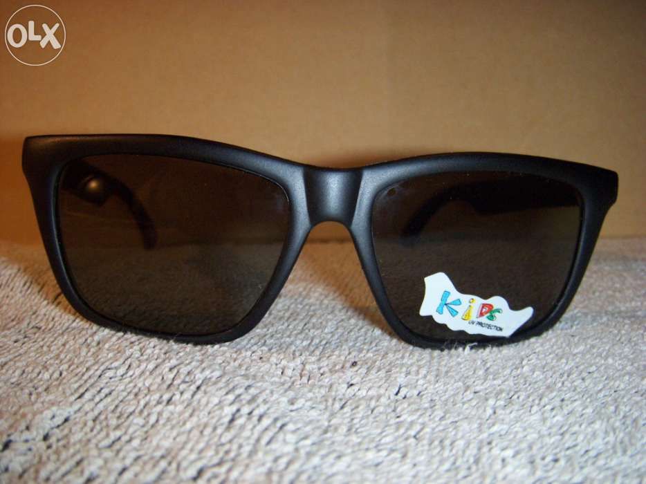 Óculos de criança em plástico