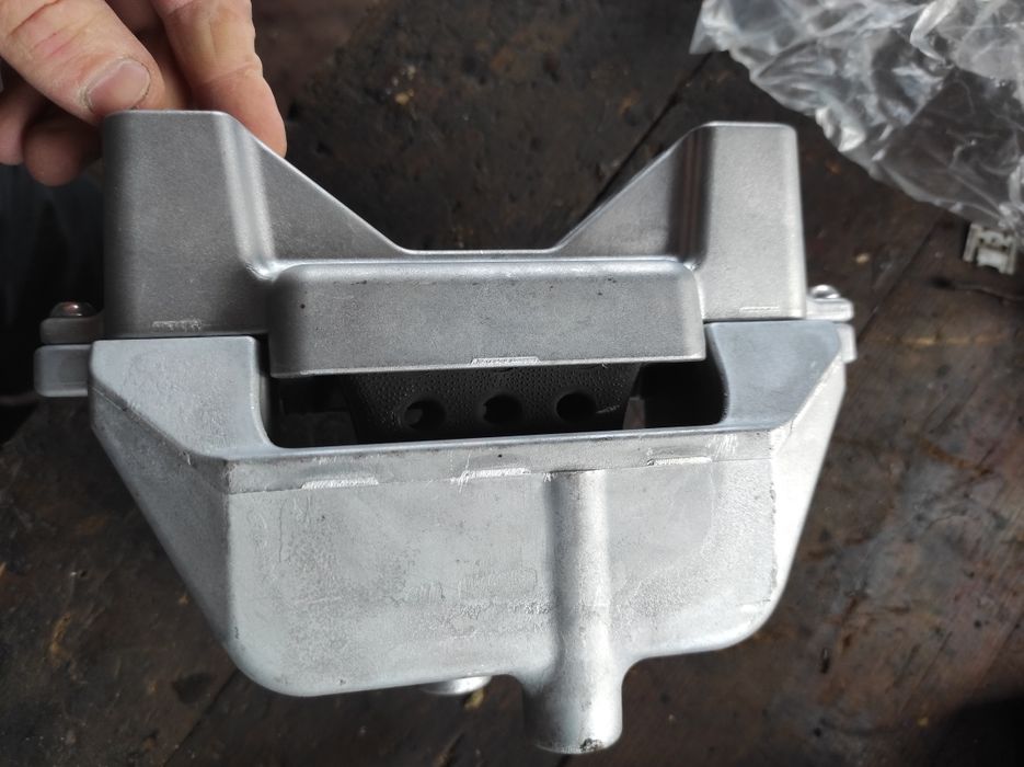 Продам оригінальну подушку двигуна Mitsubishi 2910A137/WB