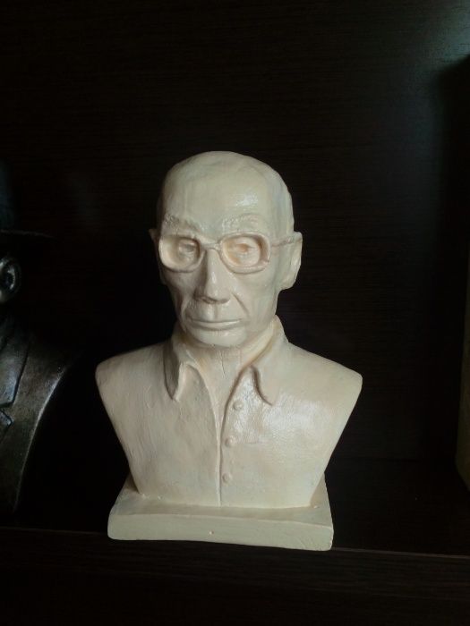 Bustos de José Saramago