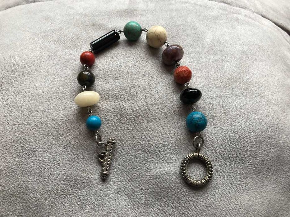 pulseira de pedras colorida