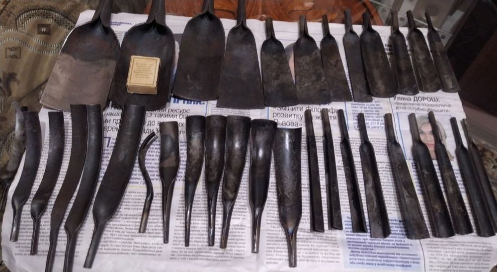 Стамески, різці по дереву, дерев'яні ручки.