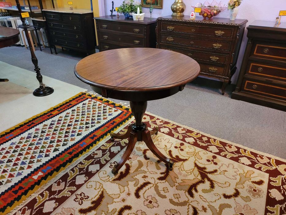 Mesa de apoio antiga, restaurada