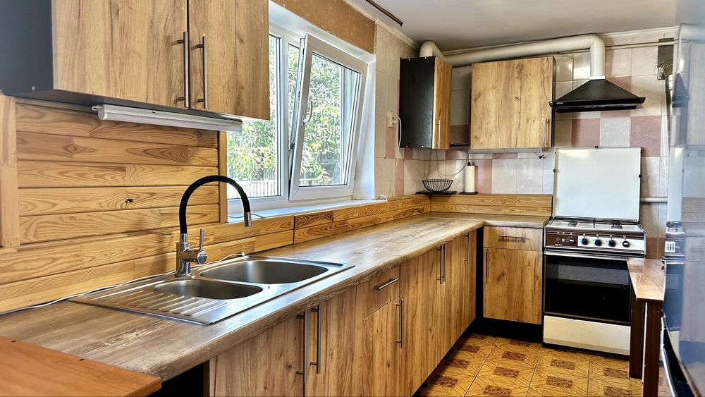 Продам будинок з ділянкою 11 соток в лісовій частині міста