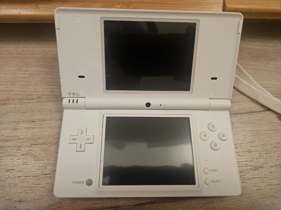 Nintendo ds + gry + aksesoria