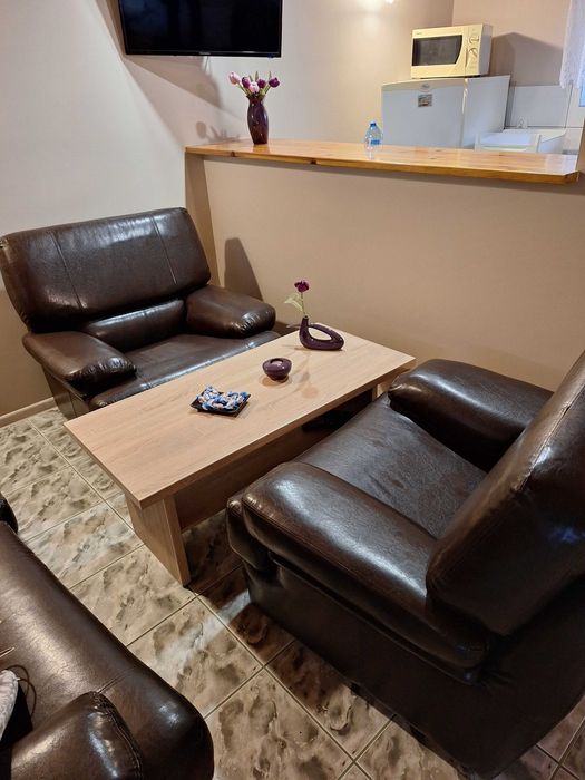 Kanapa rozkładana i dwa fotele