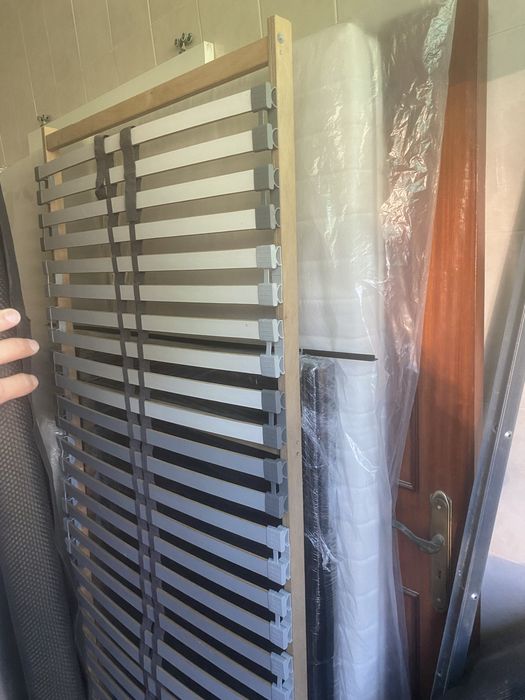 Cama sommier com colchao e cabeceira otimo estado