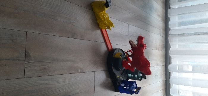 Hot Wheels Atak T-Rexa