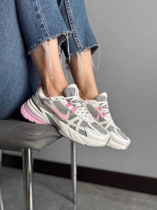 Кросівки Nike V2K Runtekk Beige Grey Pink | кроси Найк В2К Рантекк біло-сірого кольору текстиль