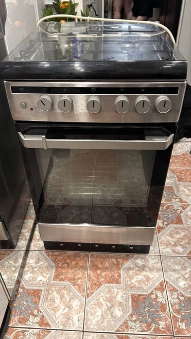 Kuchnia gazowa AMICA z zapiekaniem eletrycznym w piekarniku  grill na kurczaka ruszt