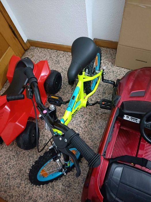 Bicicleta Berg quase nova e carro elétrico s/comando como novo