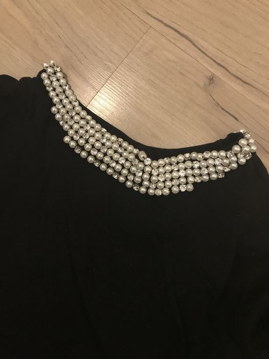 Orsay sweterek czarny z dekoltem perełkami XS S 3/4 rekaw