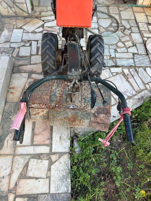 Vende-se Trator Goldoni