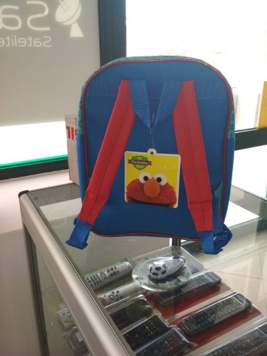 MEGA PREÇO:Mochila Rua Sesamo Elmo Furchester Hotel 31 cm