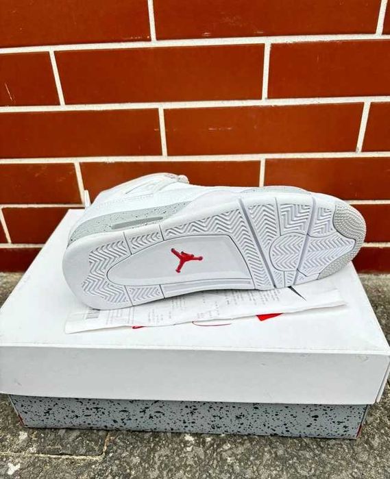 Buty sportowe "Jordan_4_Retro_White_Oreo R.37.5