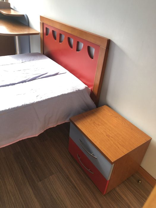 Cama e mesinha