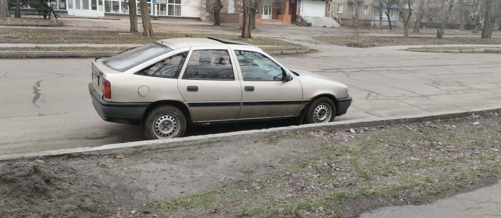 Продам Опель вектра а 1.8 бензин 1990 г. в.обмен с доплатой