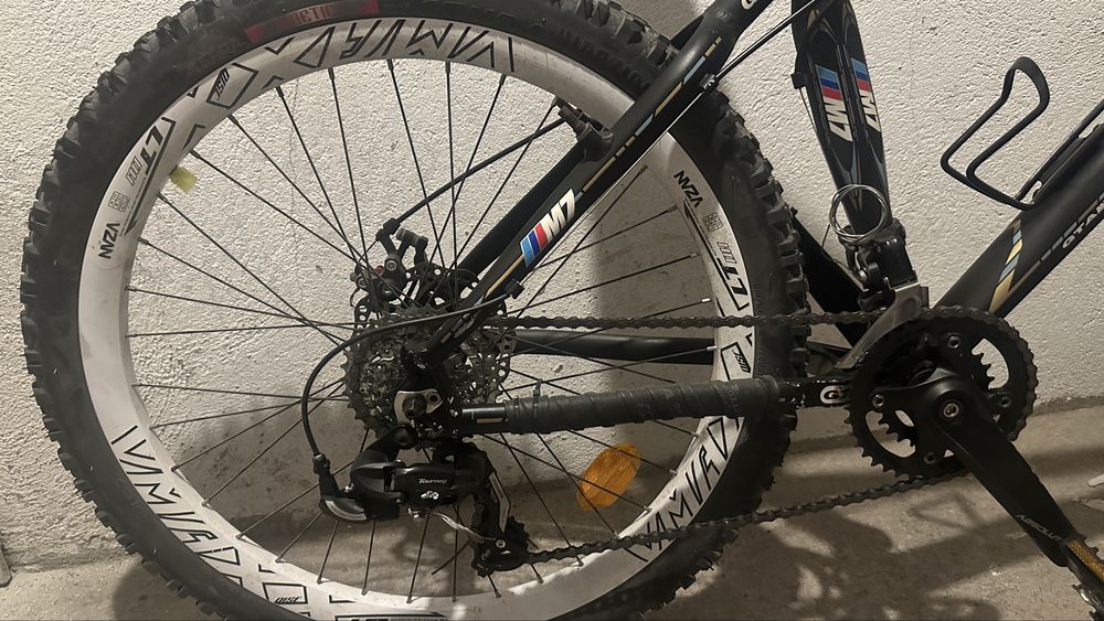 Vendo 2 bicicletas Btt + uma cross