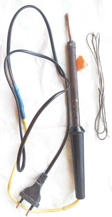 Рожкові ключі, ножовка, паяльник.