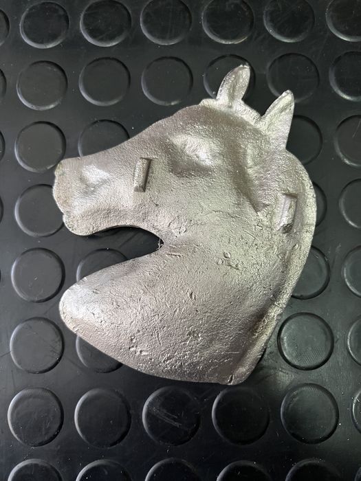 Cinzeiro cabeça de cavalo em metal