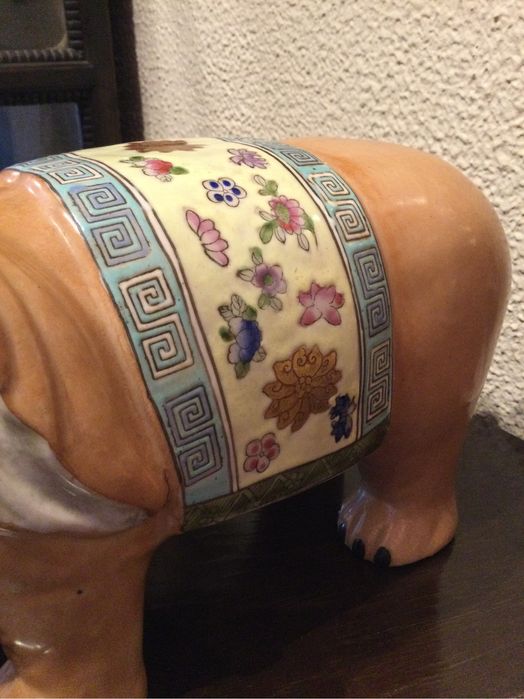 Elefantes em porcelana antiga