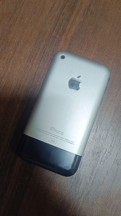 iPhone 2G 8GB перший