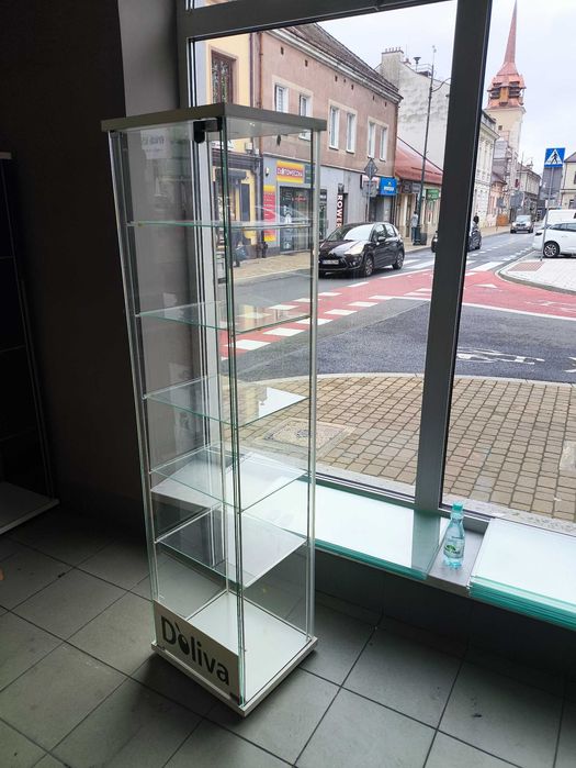 Sprzedam meble apteczne – szuflady, gabloty szklane, regały