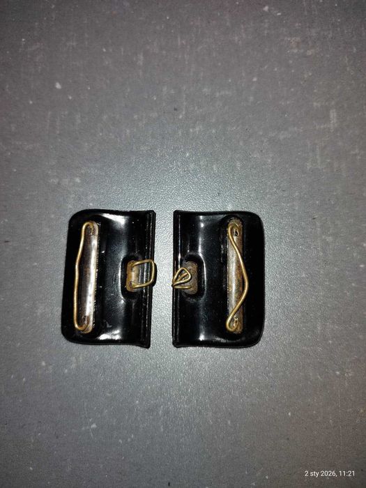 Vintage klamry ozdobne PRL – komplet 2 szt. – retro, kolekcjonerskie