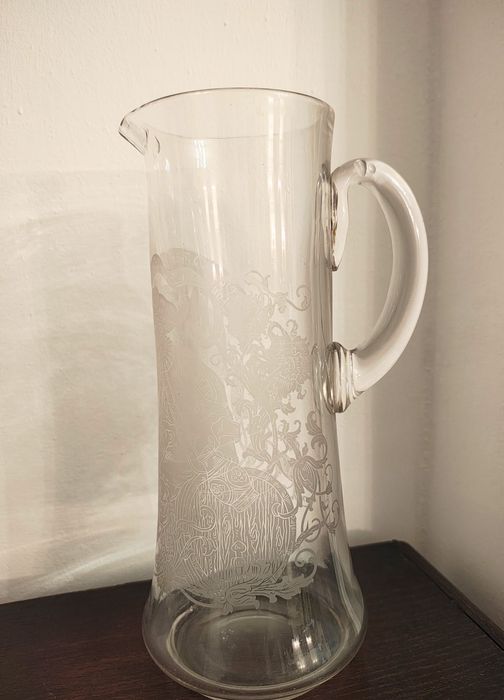 Stary piękny dzban na wino - szkło trawione