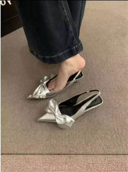 Nowe srebrne szpilki z kokardą na niskim obcasie rozmiar 37