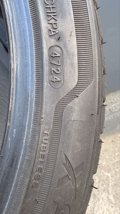 Шини б/у 235/40 r19 літо  (стан нових 24рік)