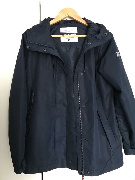 Granatowa kurtka wiatrówka Diverse