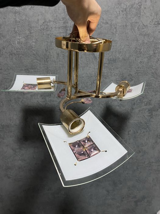 Люстра в хорошому стані