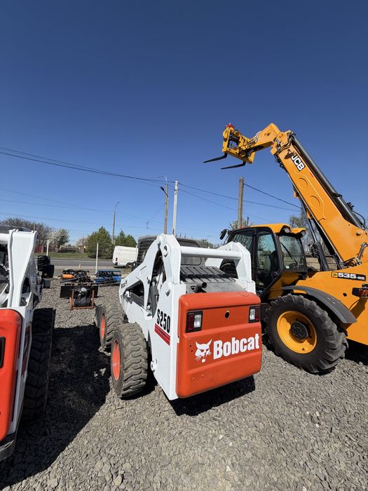 Bobcat S250 ідеальний.  2007 р в. Є інші варіанти.
