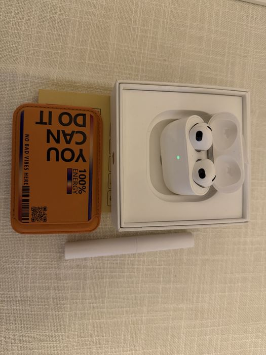 Iphone 16 pro  44цикли.