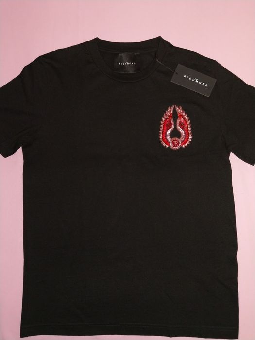 T-shirt męski marki John Richmond.
