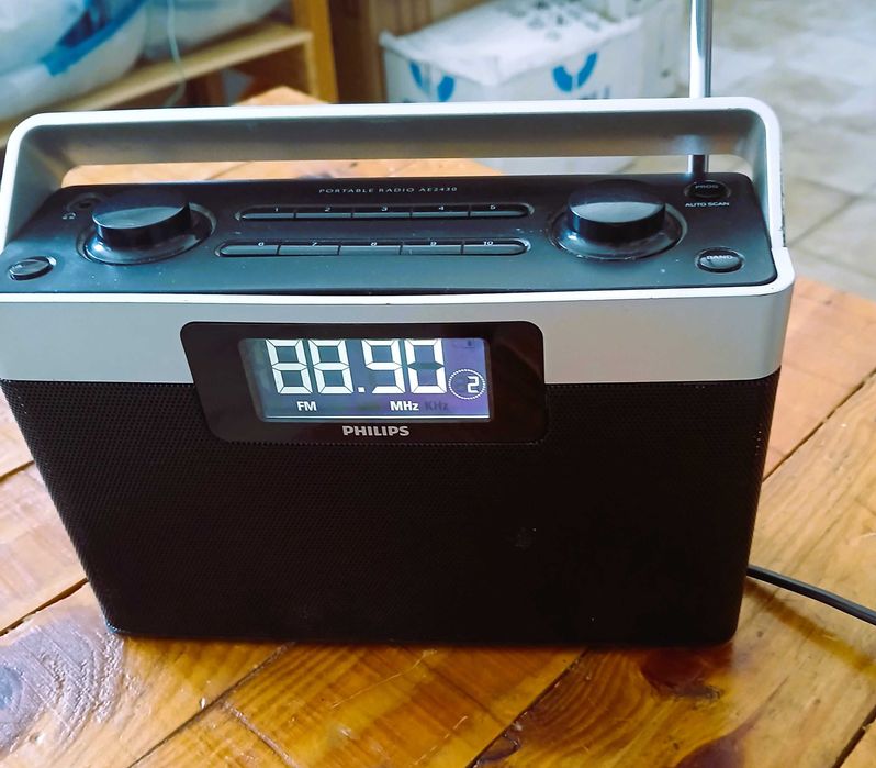 Rádio Philips modelo AE2430