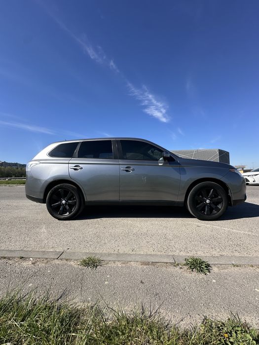Mitsubishi Outlander 2.4 Газ/Бензин 2013 • 7 місць • Автомат