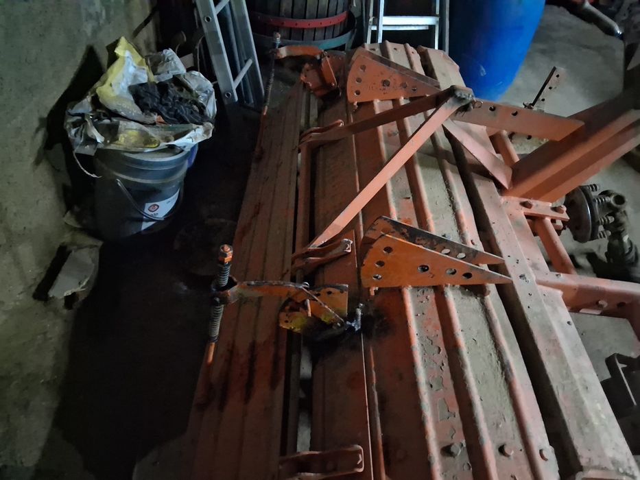 Vendo frese galucho 1700 com avrerregos hidralicos