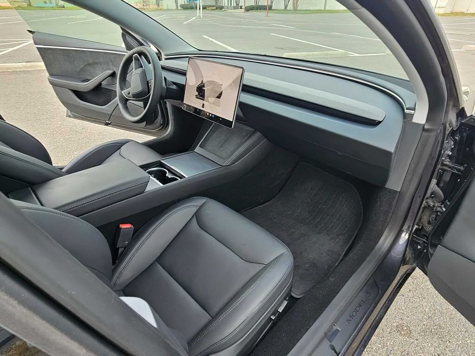 Tesla Model 3 Long Range      2025