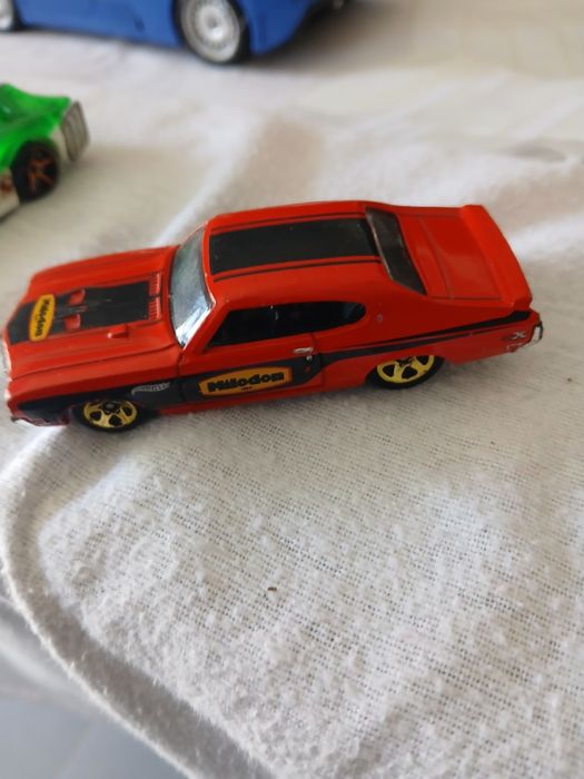Hot wheels diversos