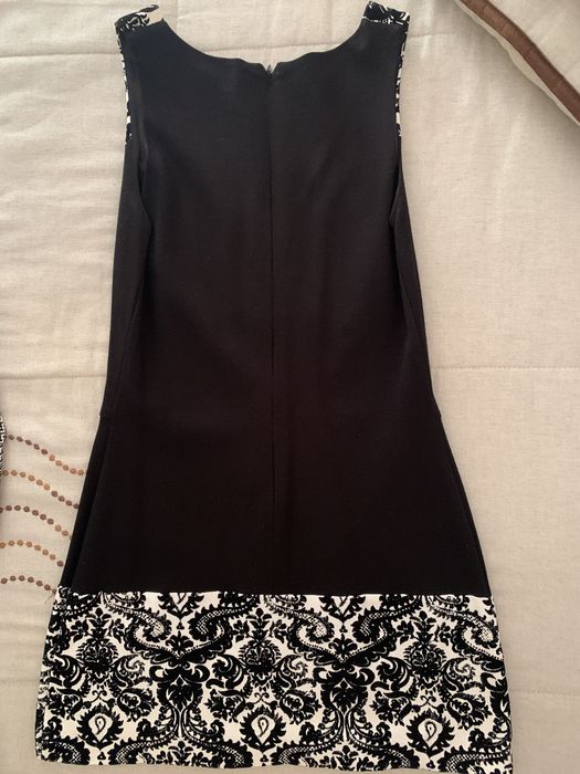 Vestido Preto e barnco